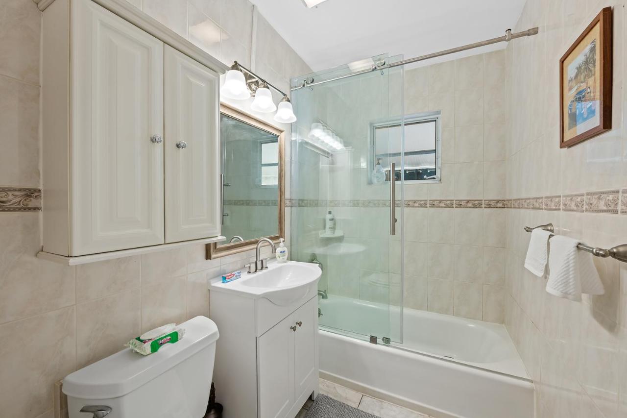 Comfy Bnb W/ King Bed + Work/Travel + Beach 8 Min Hallandale Beach Exterior photo