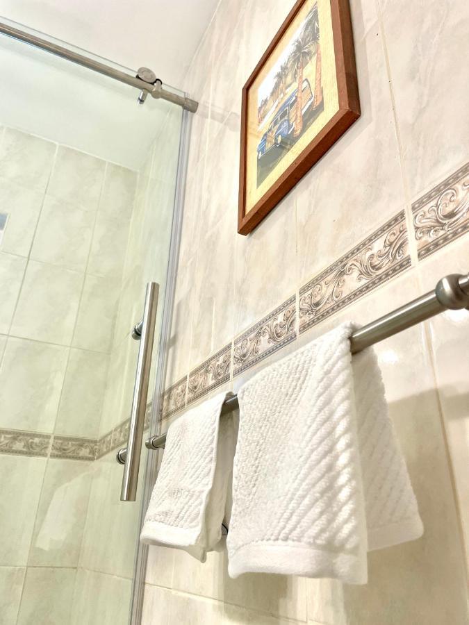 Comfy Bnb W/ King Bed + Work/Travel + Beach 8 Min Hallandale Beach Exterior photo